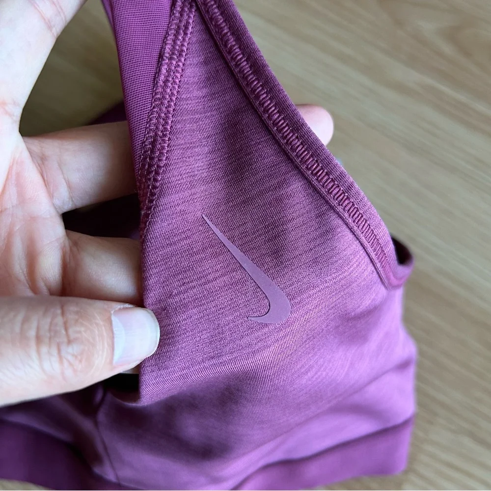 Nike Favorites Maroon Twist Back Training Light Support Sports Bra Medium